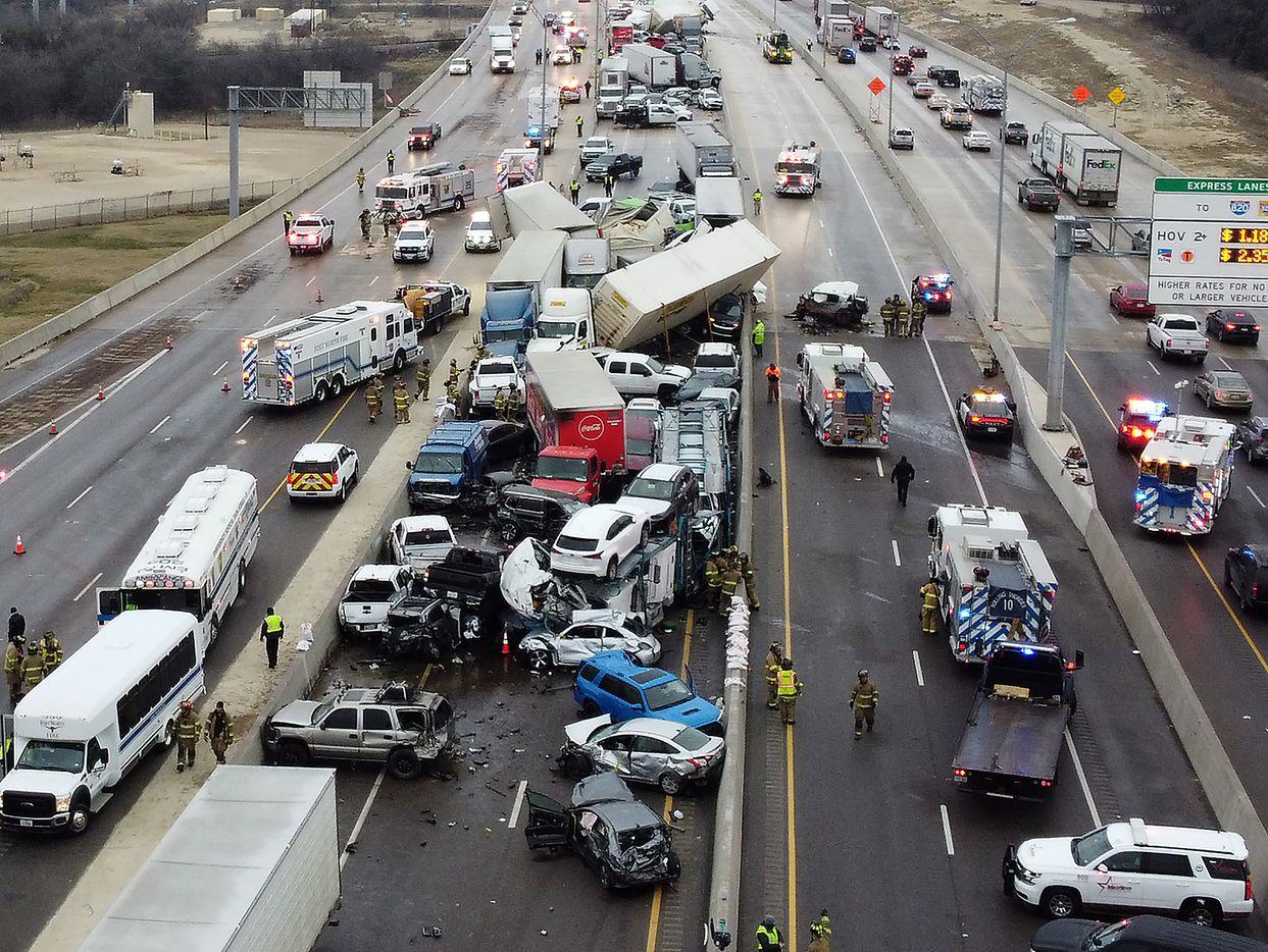 Engavetamento envolvendo 133 veículos, deixa 6 mortos no Texas